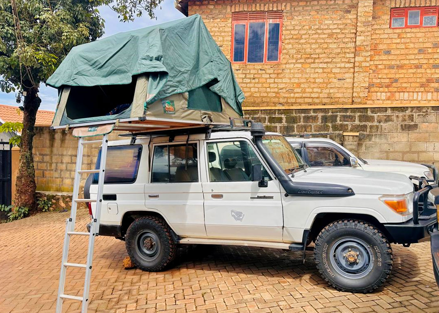 Top-4x4-Kenya-Rental-Cars-with-A-Rooftop-Tent